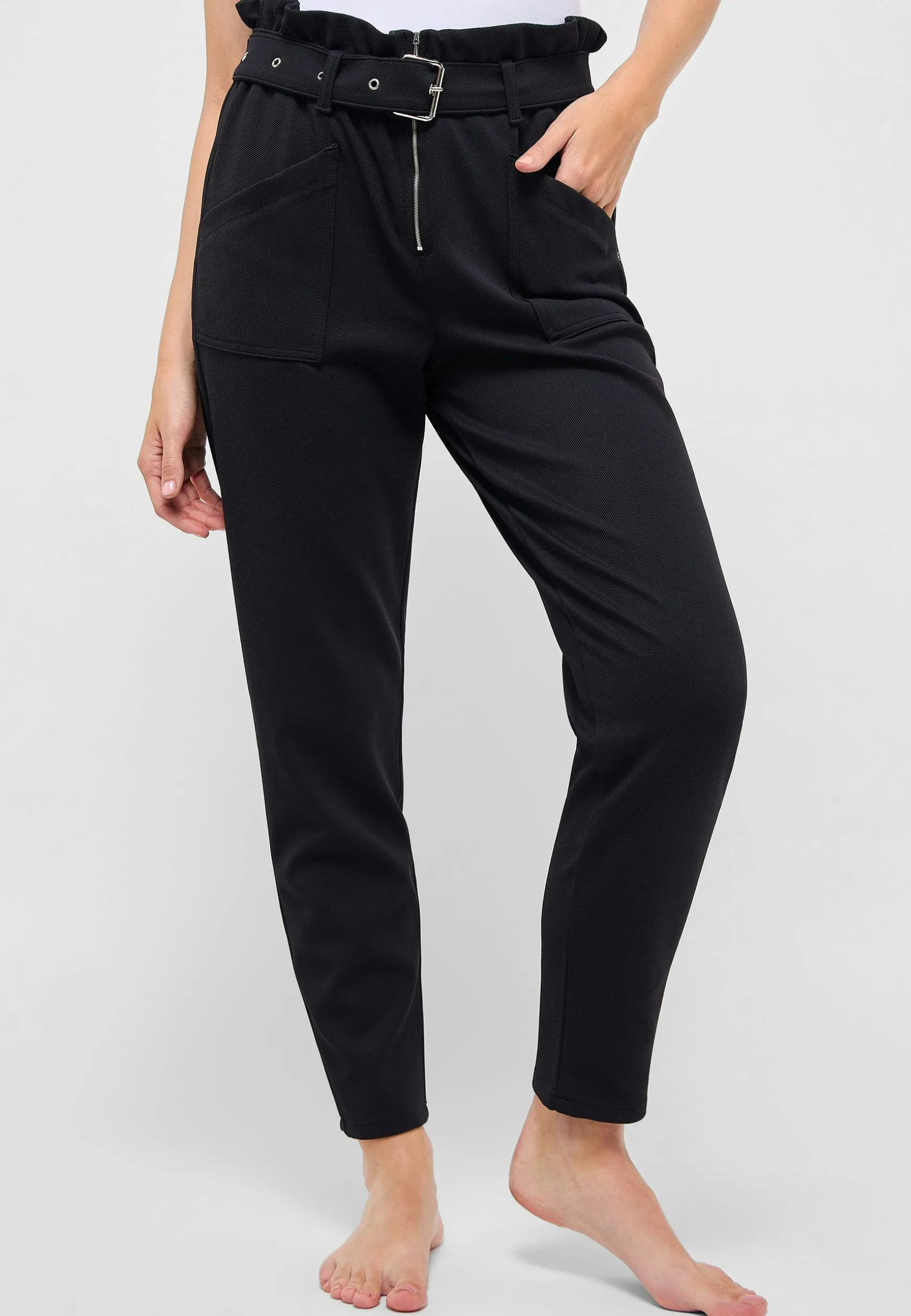 Dehnbare Hose Sporty Detail Carrot