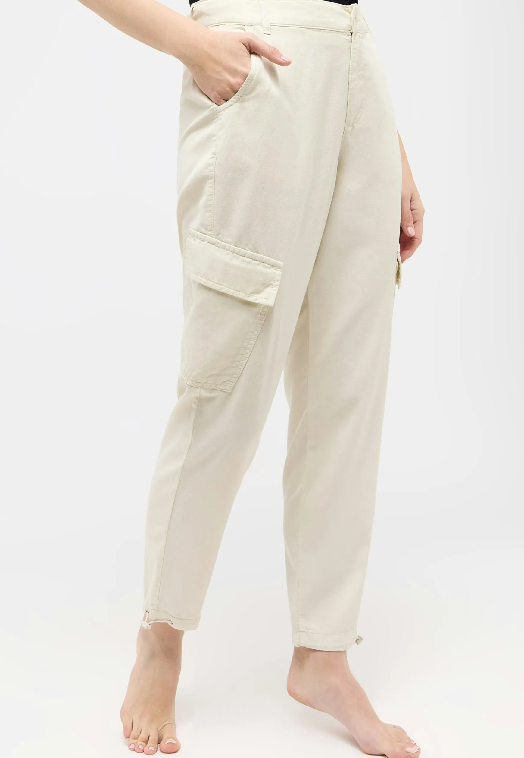 Hose Alma Crop Cargo mit Summer Tencel