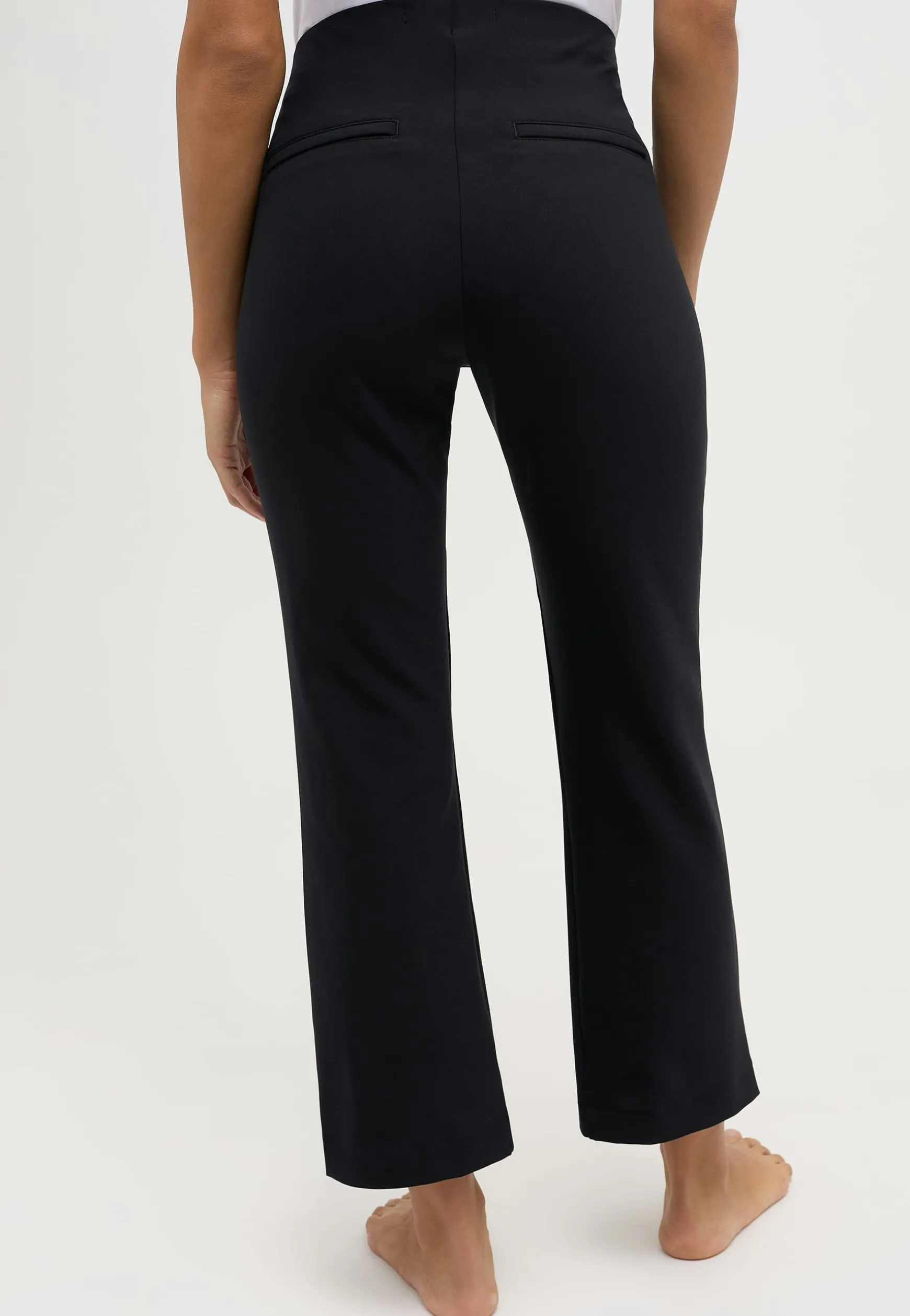 Hose Leni Crop mit eleganten Knu00c3u00b6pfen