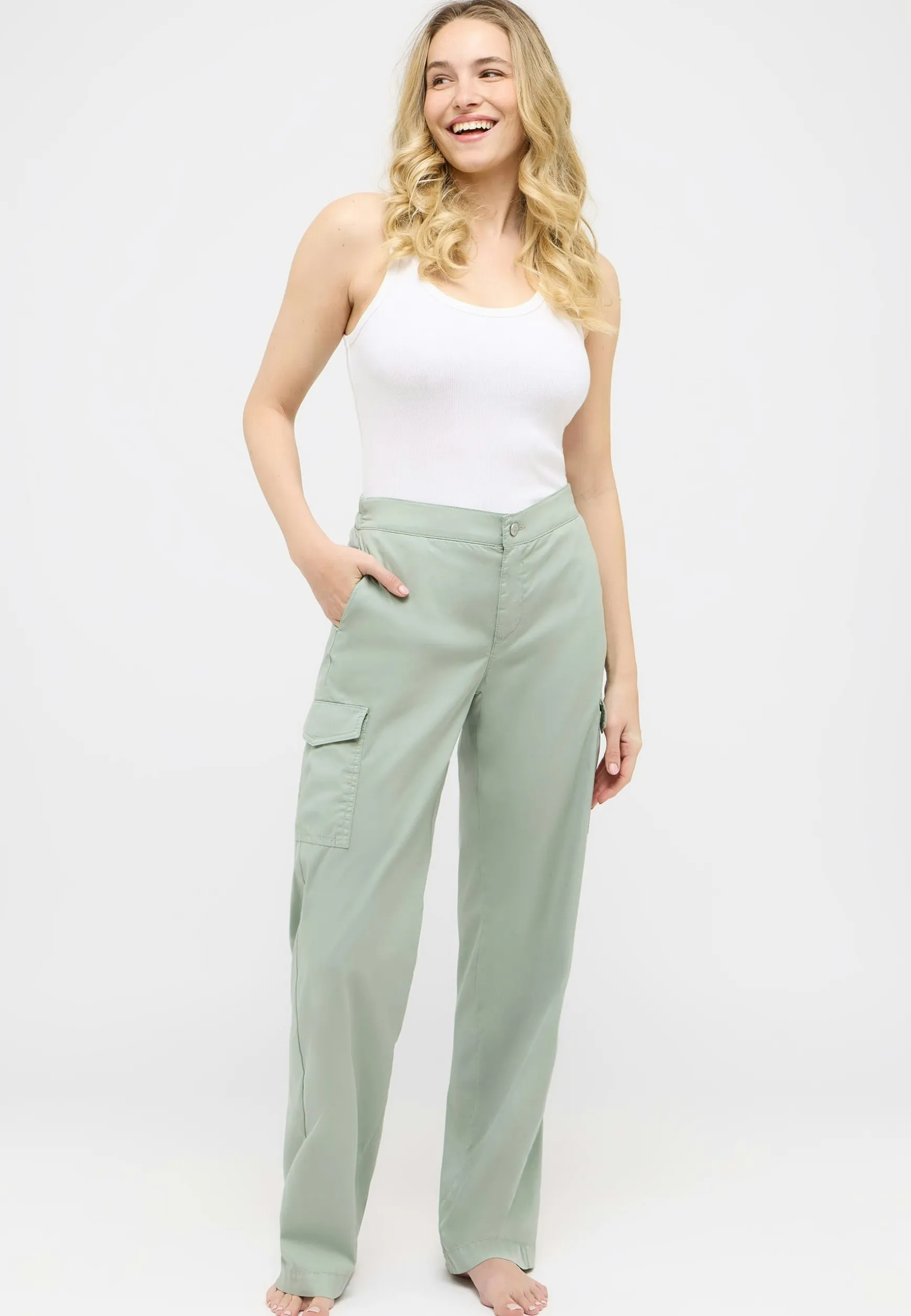 Hose Liz Jump Cargo mit leichtem Material