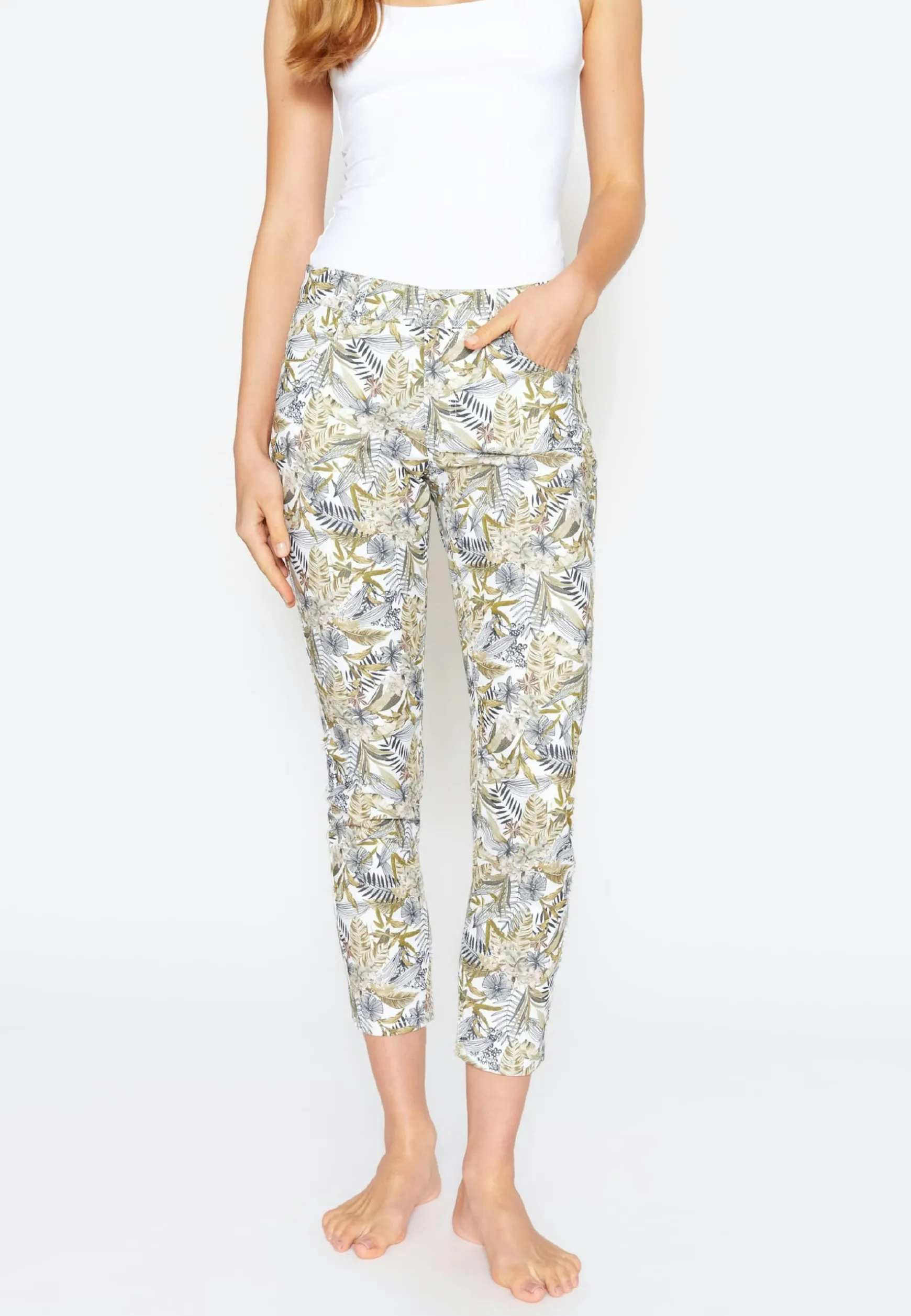 Hose Ornella mit tropischem Print