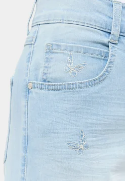 Jeans Liz mit gestickten Schmetterlingen