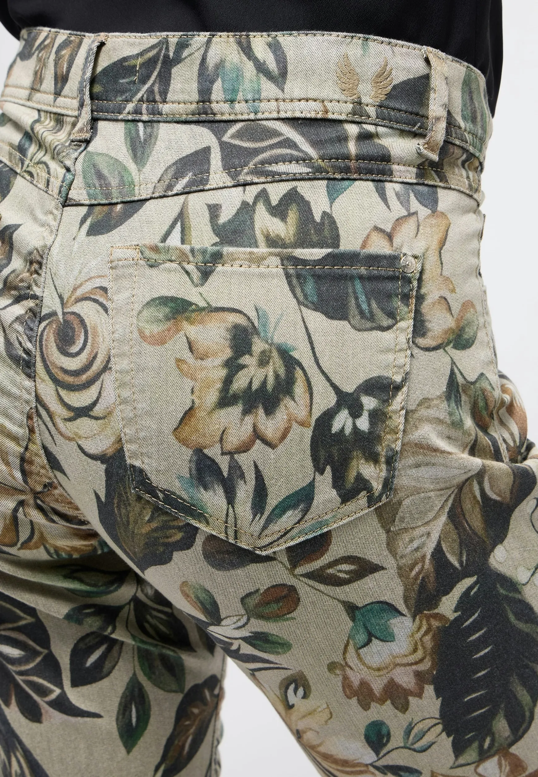 Jeans Ornella mit Blumenmuster