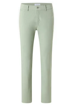 Louisa Chino mit mit Paspeltaschen